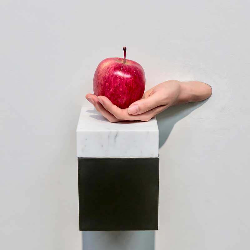 Yosuke Amemiya – Apple and Hand (2018) hand, marble, stainless steel, oil paint on wood © the artist